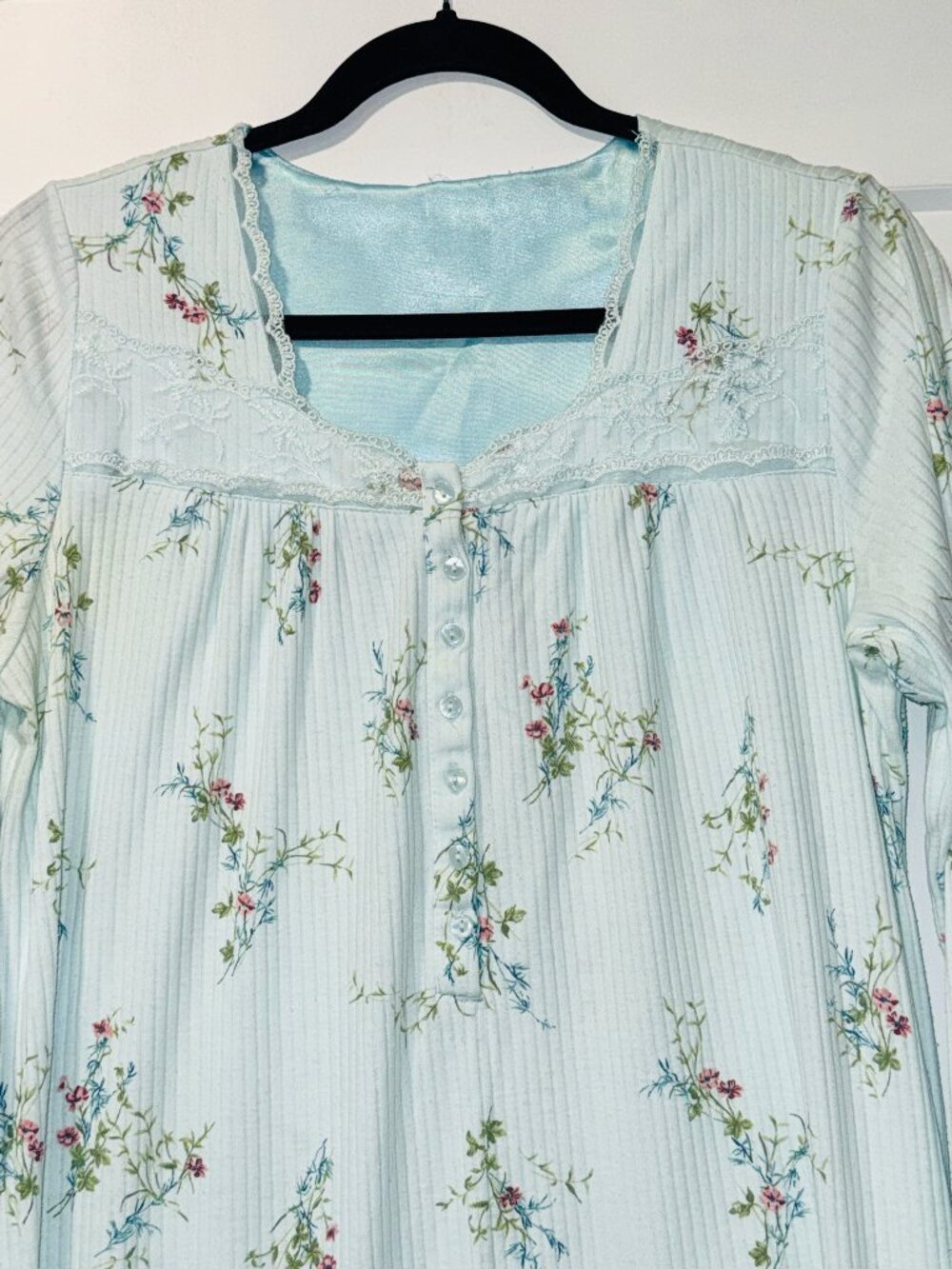 Pretty Light Blue Floral Long-Sleeve Nightgown With Ruffle Sleeves
